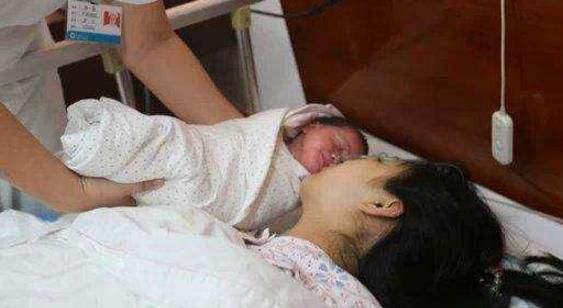 孩子出生后第十天，丈夫提这个要求，妻子一脚把他踹出门
