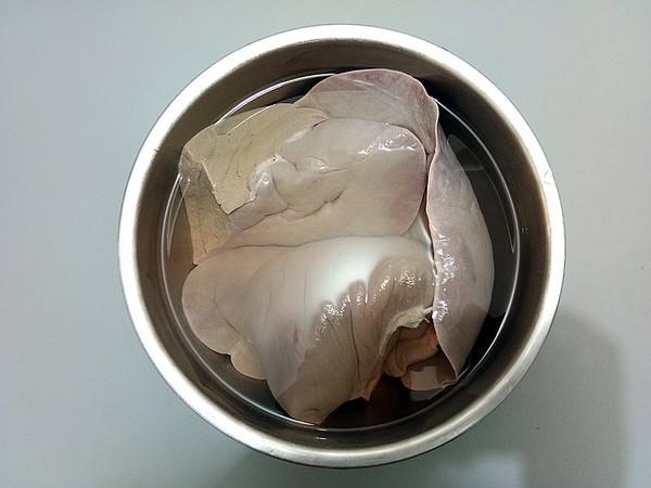 它是猪身上最受欢迎的部位，营养价值高猪肉10倍，秋冬吃最合适