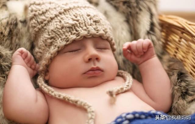 孩子晚上不睡，父母孩子都睡不好，闺蜜猜出原因！怀孕时……