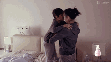 孩子摸私处、夹腿、蹭被子，这些小细节千万别忽视