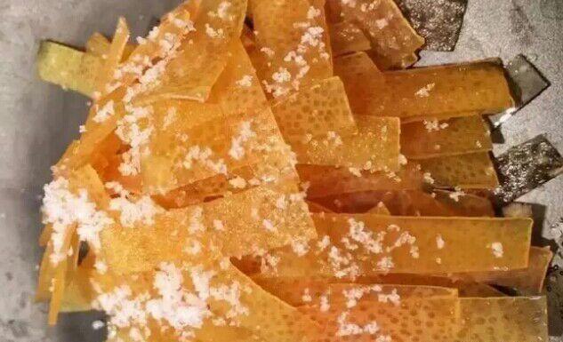 这种水果买后果皮留一下，把它的果皮做成糖，能让家人远离咽炎！