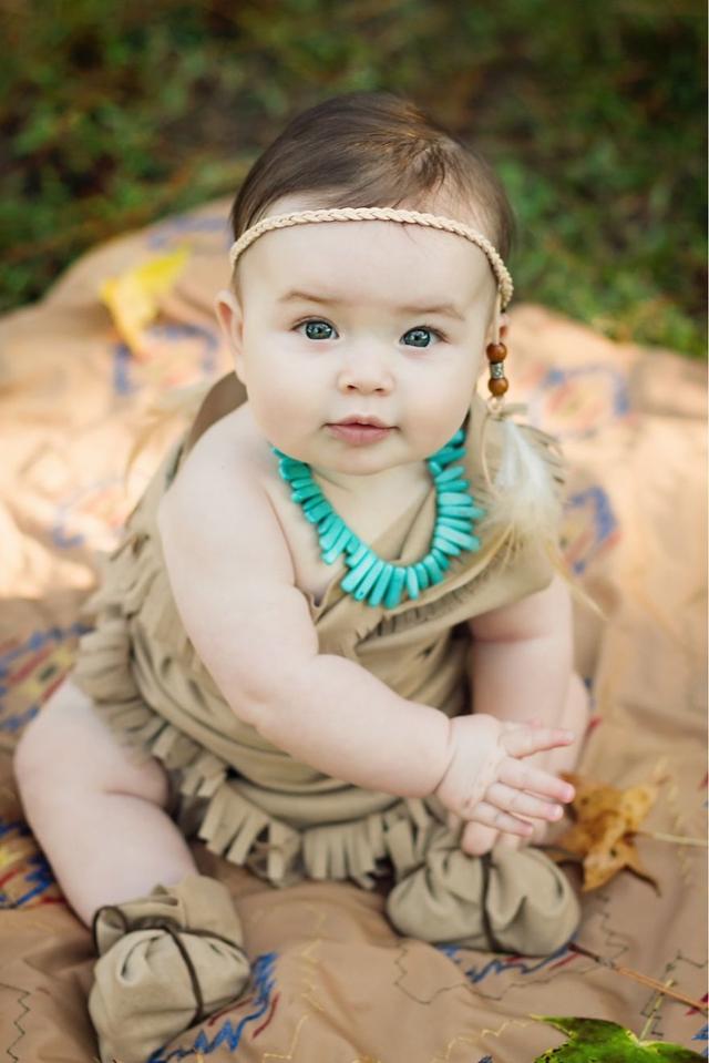 她每个月为女儿做衣服拍照，以记录孩子成长来应对产后抑郁症！