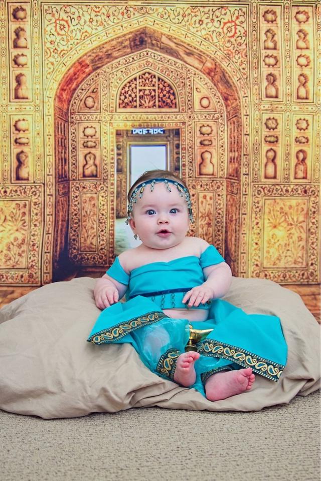 她每个月为女儿做衣服拍照，以记录孩子成长来应对产后抑郁症！