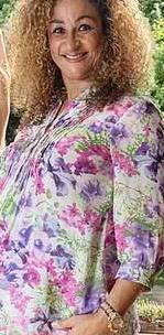 50岁女子成为英国年龄最大的四胞胎妈妈