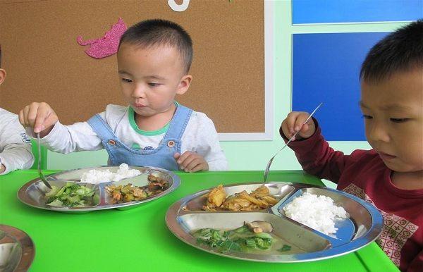为什么孩子在幼儿园吃饭更香呢？看了这3点，你就了解了