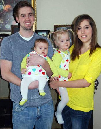 妈妈每天折断女儿腿3次，坚称这是值得的！