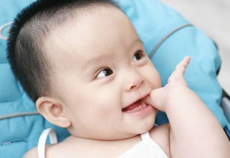 发现宝宝有这3个“坏习惯”先别着急制止，说明宝宝在变聪明