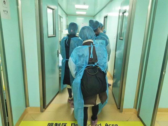 宝妈产后第一夜，家人怎样的状态呢？不生孩子，真看不出区别