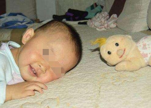1岁宝宝总用右手拿东西，去医院检查后，母亲直接晕死过去