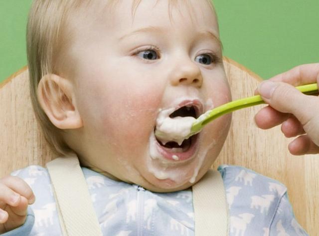 两周岁的孩子不想吃饭就不喂？三大原因，两大步骤，越早知道越好