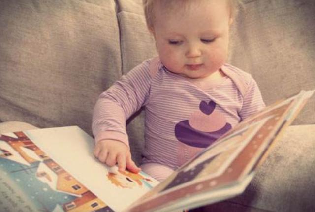 让3个月宝宝看书的4个步骤，父母越早做到，对宝宝越好