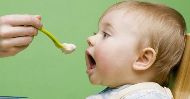 两周岁的孩子不想吃饭就不喂？三大原因，两大步骤，越早知道越好