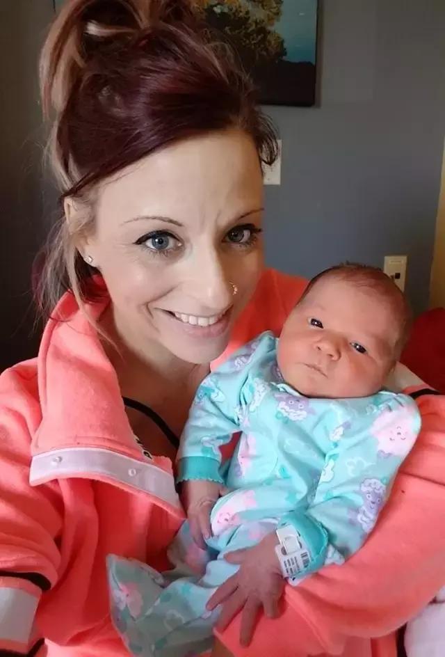 又一个小宝宝被亲死了！请告诉身边人不要随便亲你的孩子！