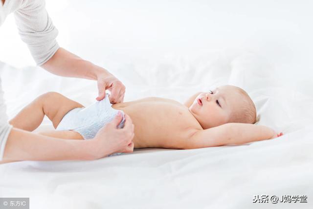 给宝宝换尿不湿的这些细节，很多新生儿父母不知道，建议收藏