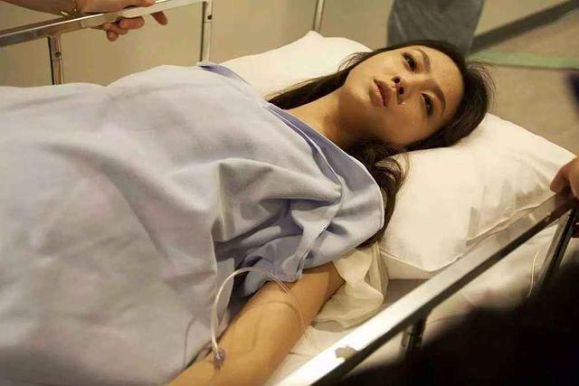 宝妈产后第一夜，家人怎样的状态呢？不生孩子，真看不出区别