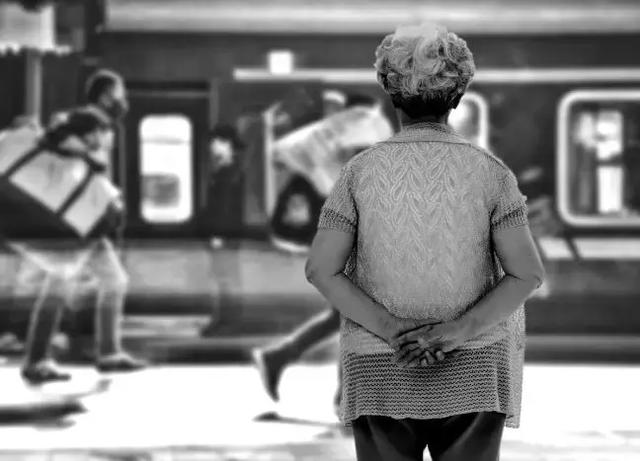 妈妈，你老了就自己去养老院吧！