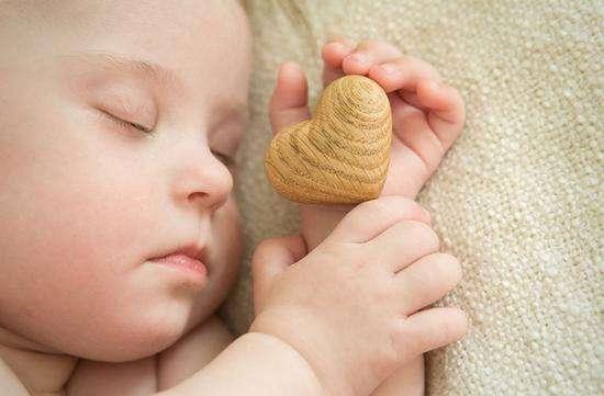 孩子有这些“异常”行为，其实是正常发育的表现，宝妈们别太担心