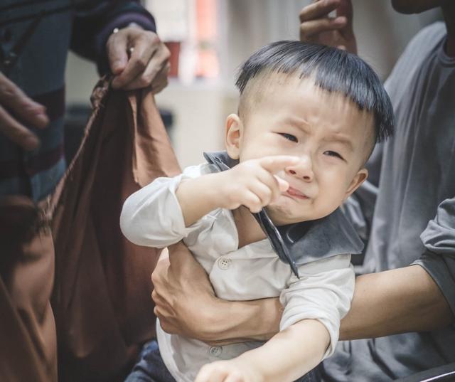爱哭不是件坏事，父母要理解和接纳孩子，与他们共享喜悲