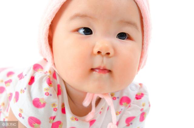 3个月—1岁，宝宝有这个丑动作，是吞咽发育健全，妈妈不用担心