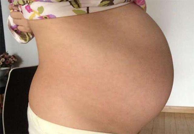 双胞胎妈妈再次怀孕，婆婆劝说不要，宝宝出生后家人却乐坏了