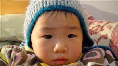 新生儿出生到这个月龄，就听得懂大人话了，父母别在宝宝面前争吵