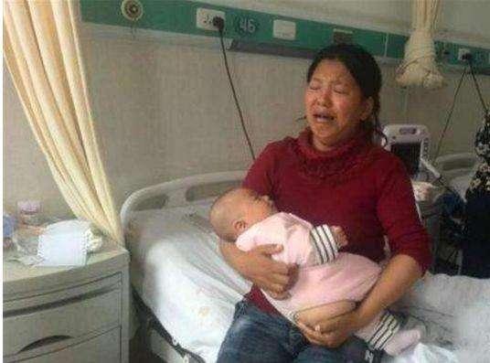 儿子半夜摔下床没哭，宝妈以为没事就睡了，第二天瘫软在地