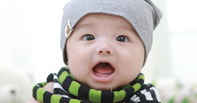 一周岁的宝宝应该如何喂养，吃多少东西？要不要单独给宝宝做吃的