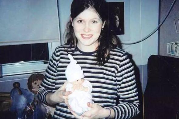 15岁女孩身高0.9米，医生断言活不过5个月如今快乐成长！