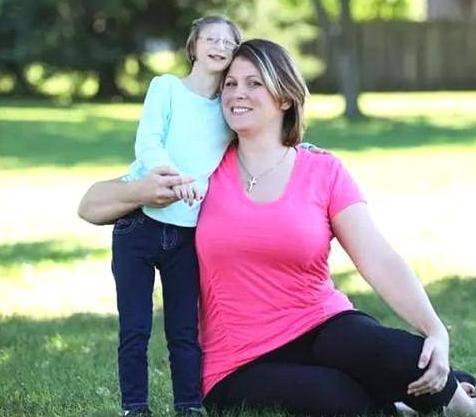 15岁女孩身高0.9米，医生断言活不过5个月如今快乐成长！