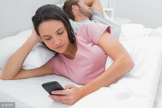 孕妇熬夜对胎儿有什么不良影响？如何缓解孕期睡觉不安稳的状态？
