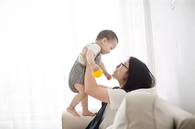 哪儿有什么“超人妈妈”，不过每天只睡4小时罢了