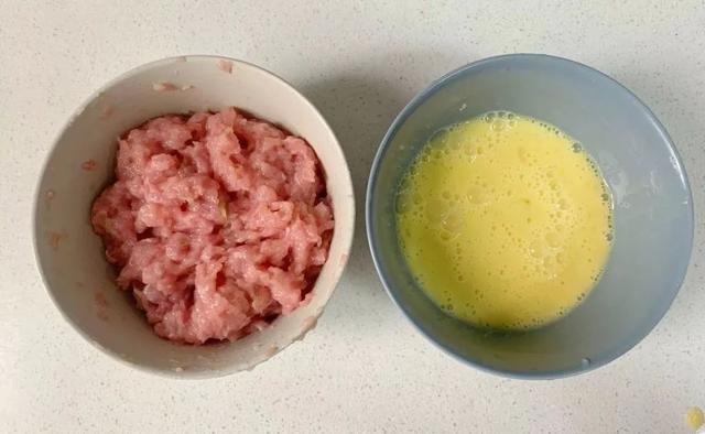 平底锅也能做这个？一手一个还补铁，宝宝一锅全都消灭掉！