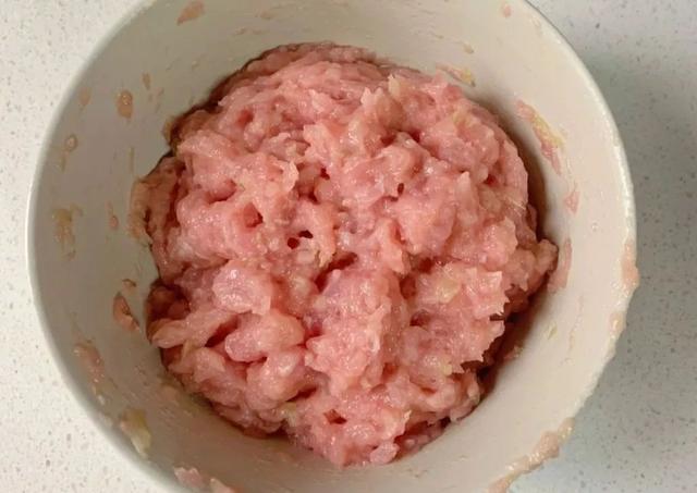 平底锅也能做这个？一手一个还补铁，宝宝一锅全都消灭掉！