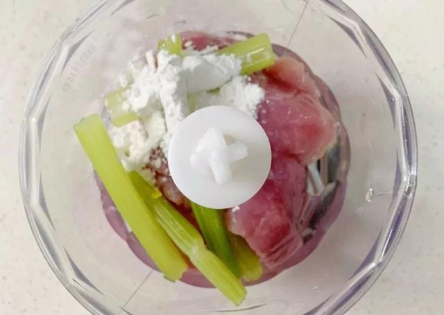 平底锅也能做这个？一手一个还补铁，宝宝一锅全都消灭掉！