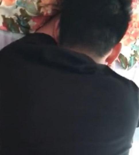 广东爸爸哄娃睡觉，宝宝的“眼神”亮了