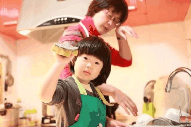 这三种妈妈舒服了自己，却害了孩子，对比看看，但愿不是你