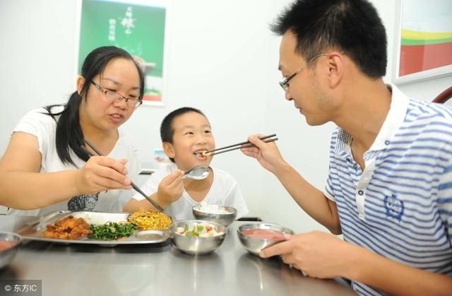 孩子出现4种奇怪表现，多半是“性早熟”了！家长要注意