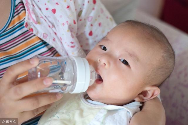 我把女儿小时候399元奶瓶送给小姑子，她直接扔了还骂我一通？