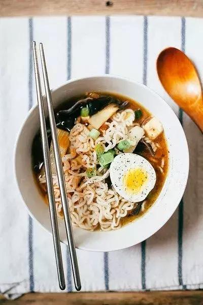 这六种零食宁可扔掉，也别给孩子吃，第一个我就惊呆了！
