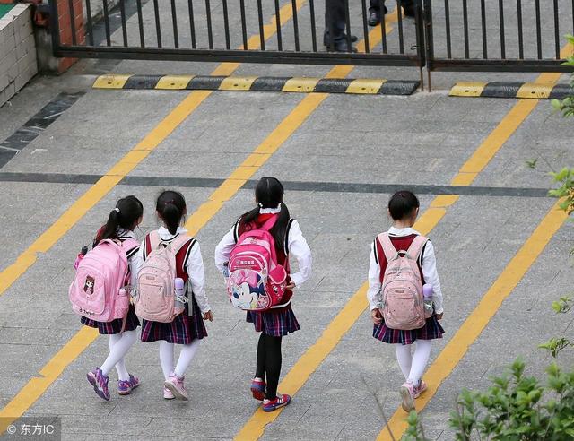 孩子出现4种奇怪表现，多半是“性早熟”了！家长要注意