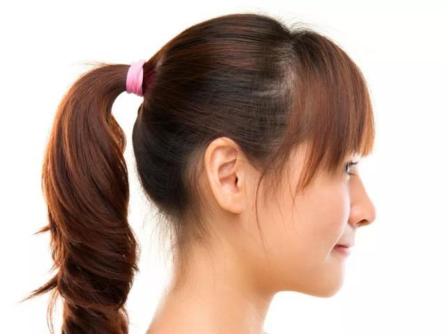 宝宝哭着说：妈妈，不要给我睡扁头！