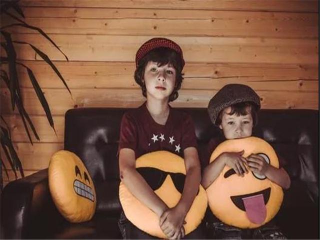 孩子总是喜欢动手打人？那可能是你没有做好示范！