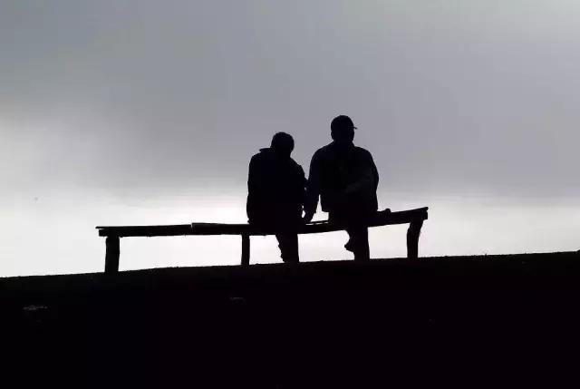 如果有一天，我老无所依，最大的依靠不是孩子（值得深思）