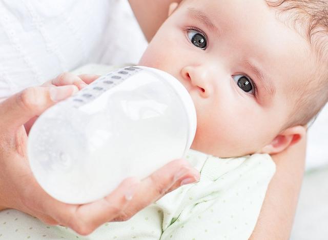 喝奶粉的宝宝容易上火？哪些成分是上火源？真比母乳喂养多学一招