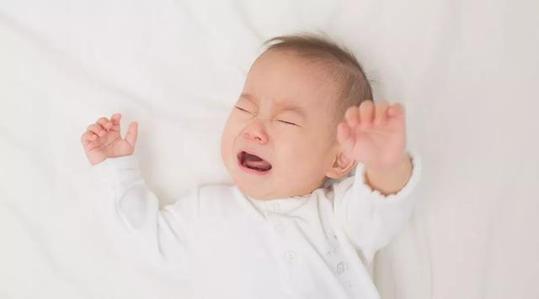 母乳喂养的好处这么多，所以宝宝抵抗力强，生病少