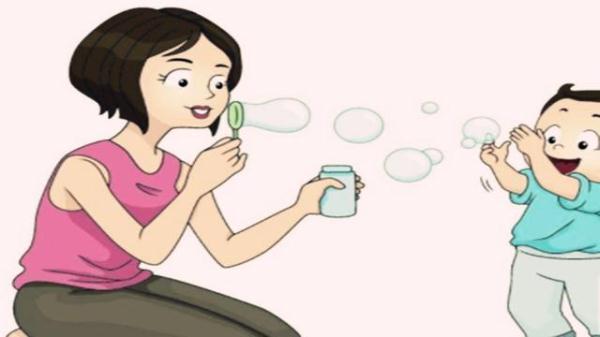 孩子出现这几个表现，说明很爱妈妈，等孩子长大后也会很孝顺