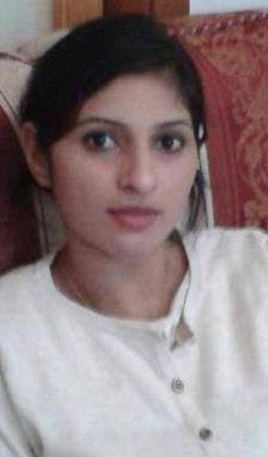 英孕妇怀胎8月遭人用弩箭射中腹部死亡，婴儿奇迹存活