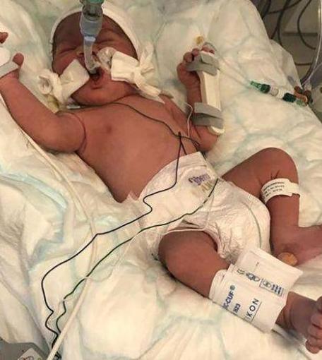 英孕妇怀胎8月遭人用弩箭射中腹部死亡，婴儿奇迹存活