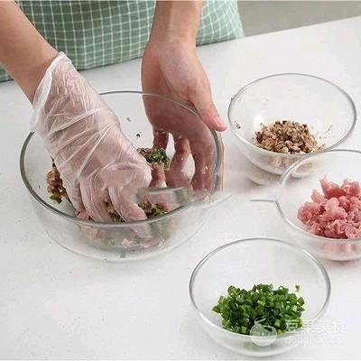 抱蛋元宝煎饺的做法