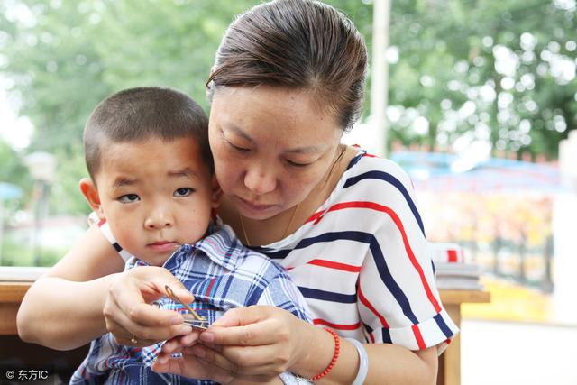 孩子依赖性太强？专家：把握好这3点，孩子越来越独立！